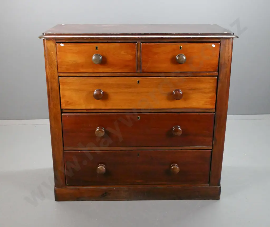 colonial cedar round-cornered 5-drawer chest of drawers, turned wooden knobs, brass escutcheons & locks, no keys, Image 1++