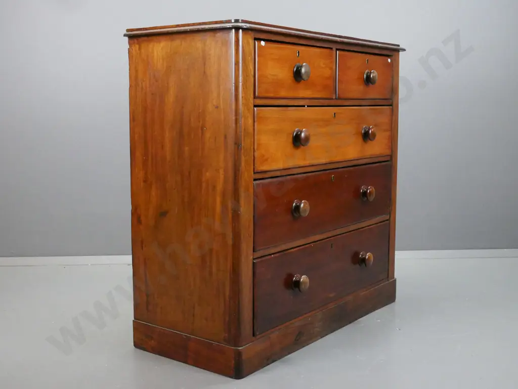 colonial cedar round-cornered 5-drawer chest of drawers, turned wooden knobs, brass escutcheons & locks, no keys, Image 1++