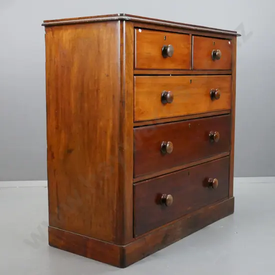 colonial cedar round-cornered 5-drawer chest of drawers, turned wooden knobs, brass escutcheons & locks, no keys,