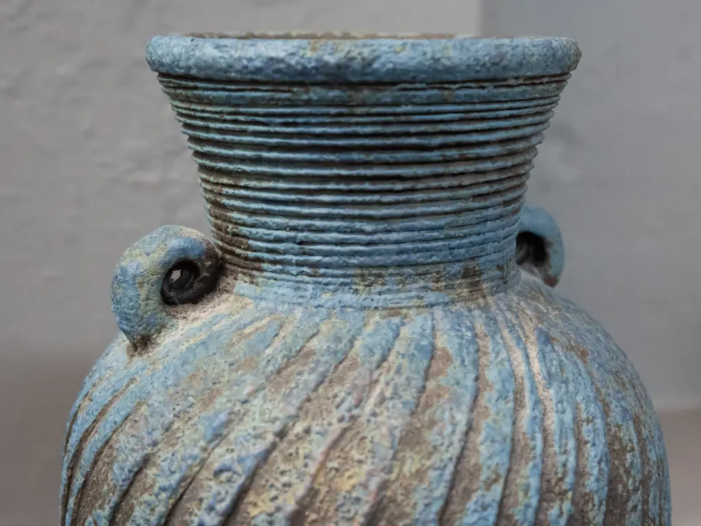 Peter Shearer NZ studio pottery vase with rough textured sgraffito twist rib pattern, 2 lug handles, blue & grey H-230 Image 1++