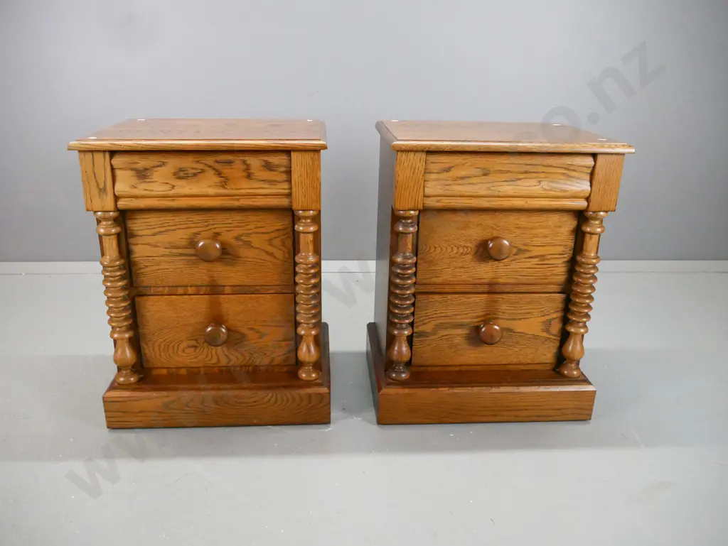 pair oak NZ-made reproduction Victorian style 3-drawer bedside chests with wooden knobs, bobbin-turned pilasters. H-670 Image 1++