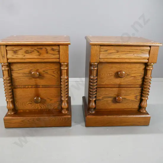 pair oak NZ-made reproduction Victorian style 3-drawer bedside chests with wooden knobs, bobbin-turned pilasters. H-670
