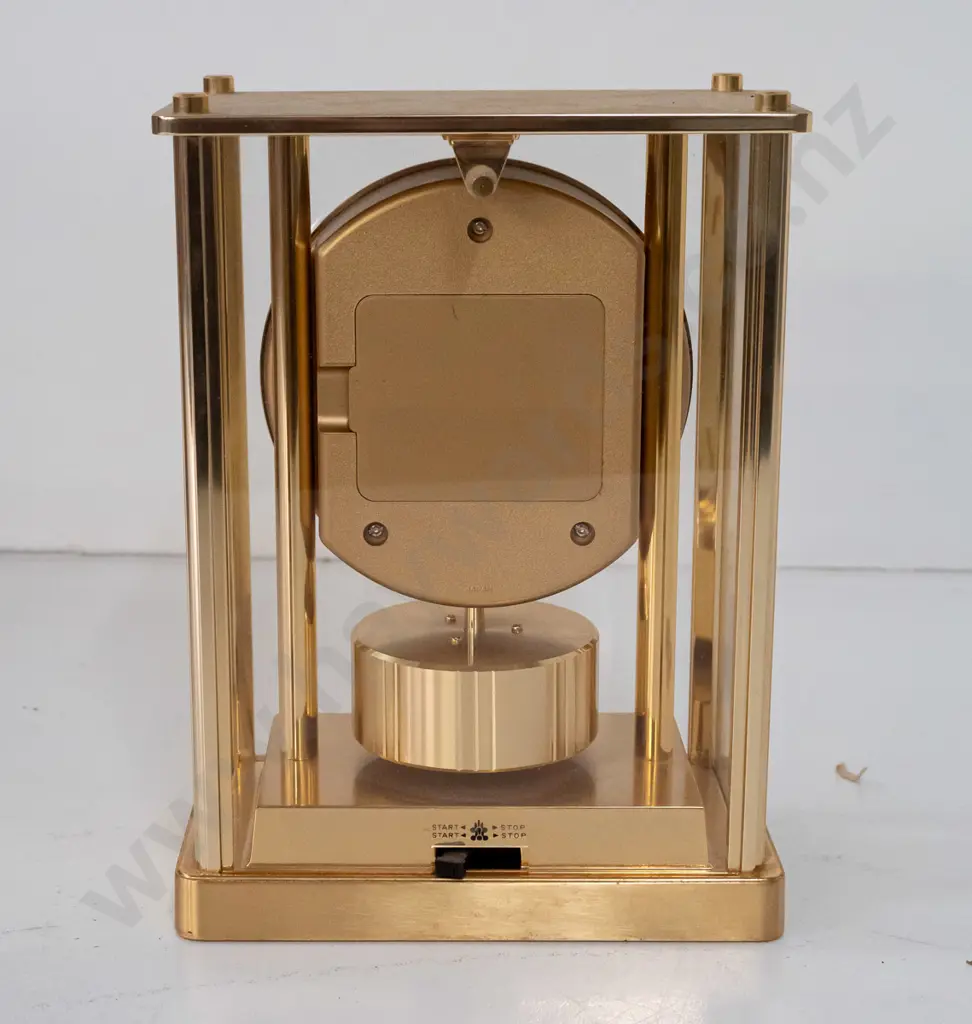 Seiko Quartz mantel clock with brass and glass rectangular case H-220 W-165 D-100 Image 1++