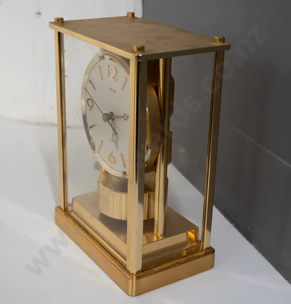 Seiko Quartz mantel clock with brass and glass rectangular case H-220 W-165 D-100 Image 1++