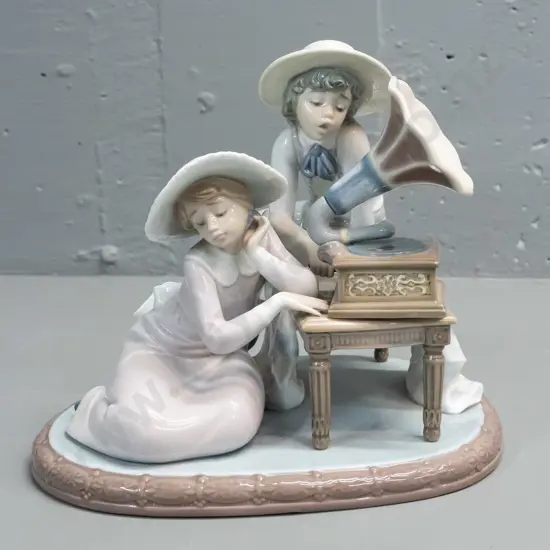 Lladro figure - 2 children with gramophone H-200 W-220 D-190