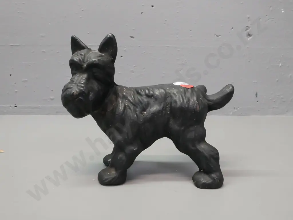 cast metal Scottie dog doorstop w/ raised leg, flyspecked. H-150 L-170 Image 1++