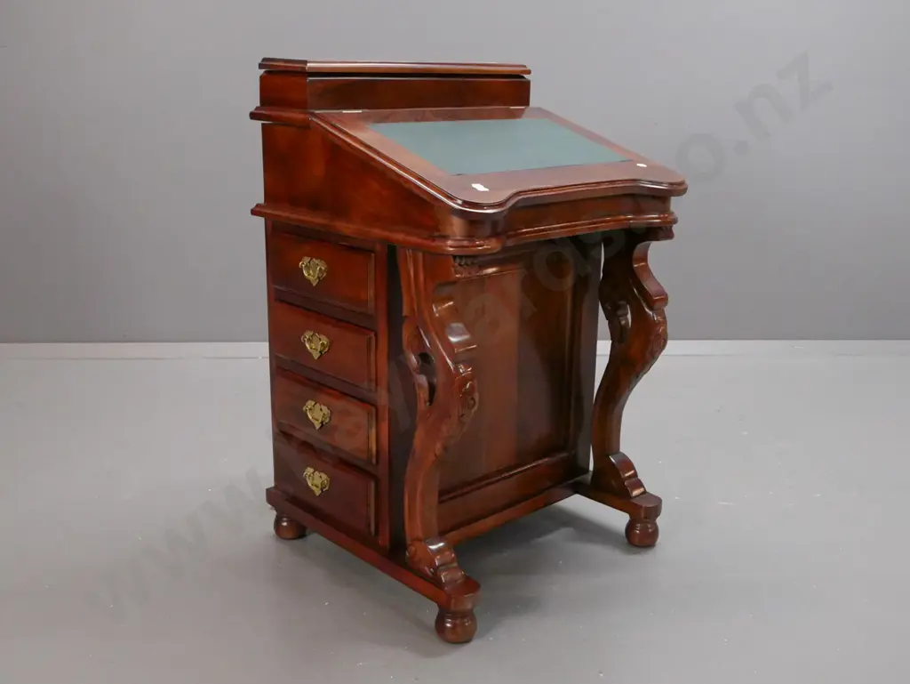 reproduction mahogany davenport desk, lift-up stationery box on top, slanted lifting top w/ green leather insert, top Image 1++