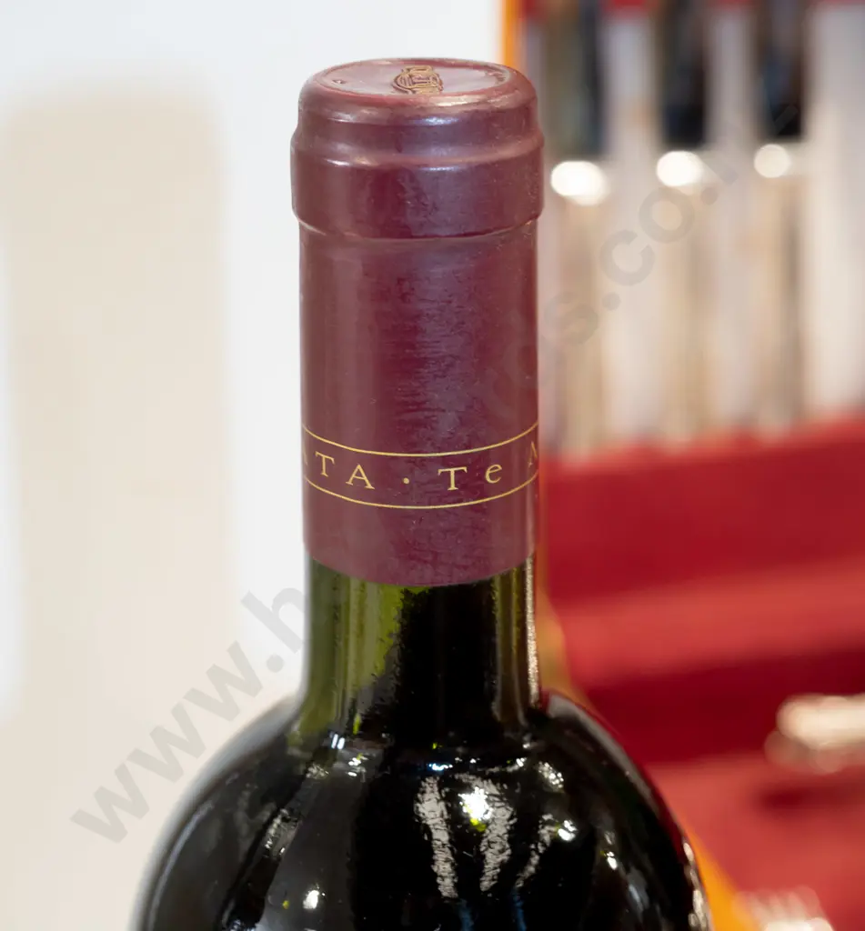 bottle of 2000 Te Mata Estate Coleraine, Cabernet/Merlot, Hawkes Bay wine 750ml Image 1++