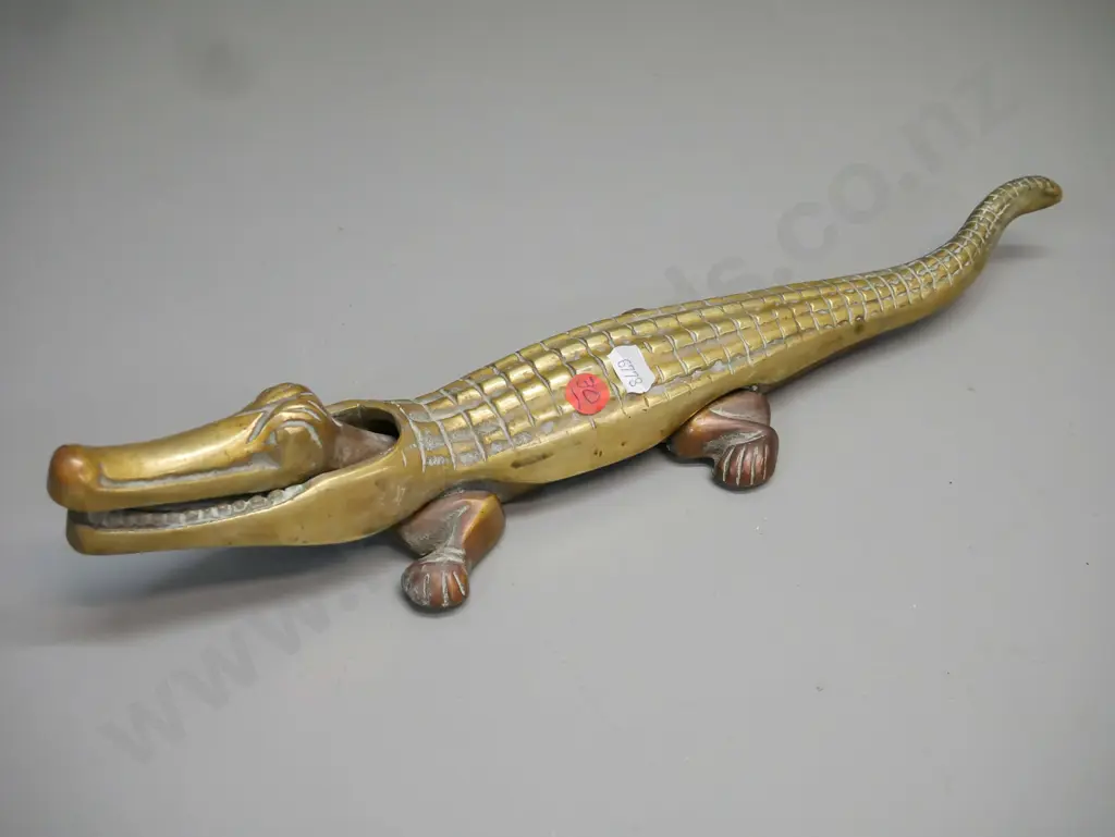 cast brass crocodile nutcracker, light discolouration L-370 Image 1++