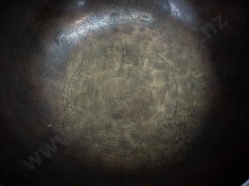Tibetan singing bowl cast & beaten metal w/ finely etched Buddha motif decoration inside w/ ornate carved beater H-115 Image 1++
