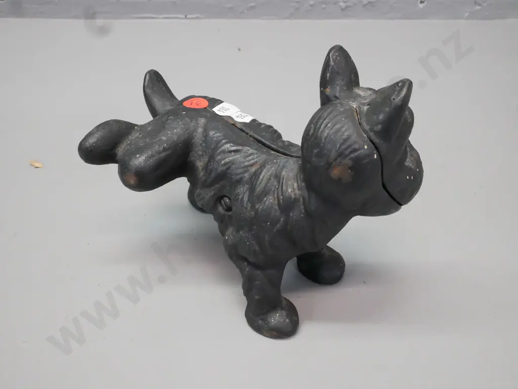 cast metal Scottie dog doorstop w/ raised leg, light wear to paint. H-150 L-170 Image 1++