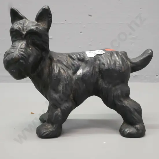 cast metal Scottie dog doorstop w/ raised leg, light wear to paint. H-150 L-170
