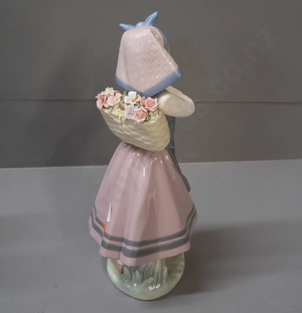 Lladro figurine - girl in clogs with flower basket on back H-260 Image 1++