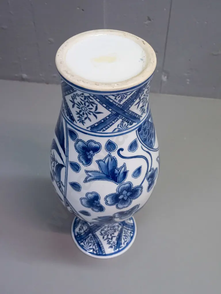 Chinese blue & white floral pattern vase H-410 Image 1++