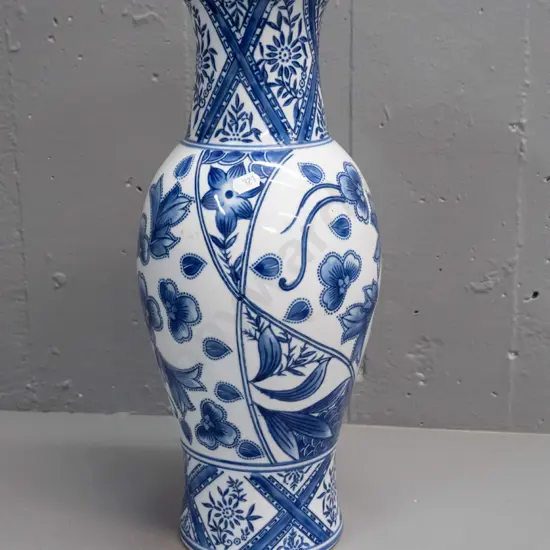 Chinese blue & white floral pattern vase H-410