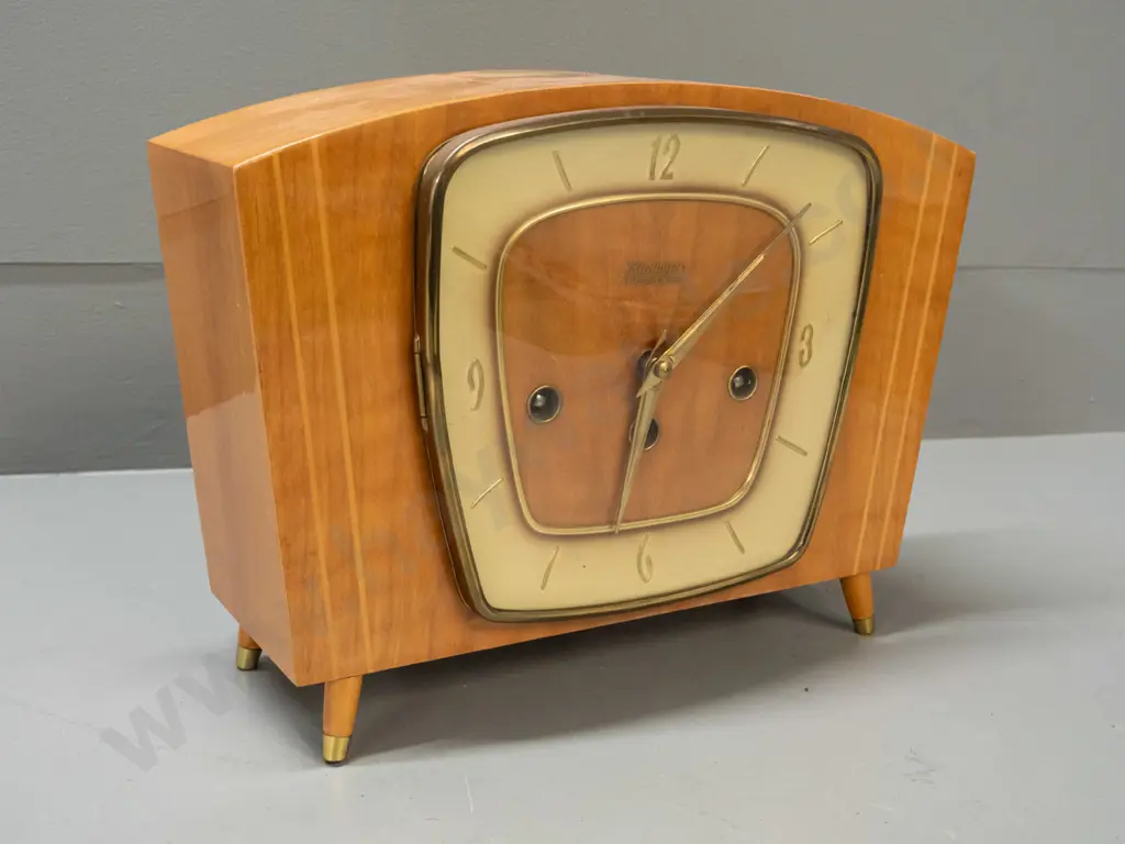 mid-century German Kieninger Schwebegang mantel clock on tapered feet with brass caps, boxwood stringing on edges, 1963 Image 1++