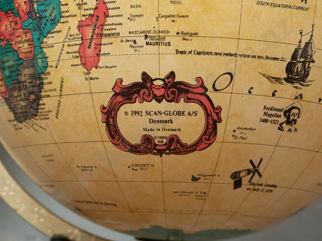 "World Discovery" 1992 illuminated world globe on turned wooden base and brass finish support - made in Denmark. Image 1++