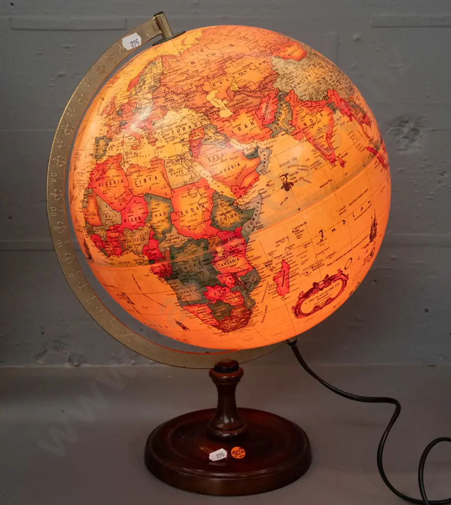 "World Discovery" 1992 illuminated world globe on turned wooden base and brass finish support - made in Denmark. Image 1++