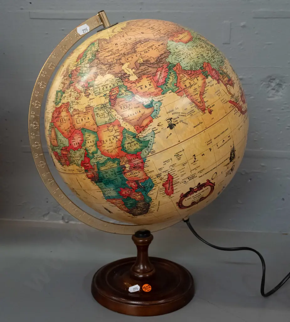"World Discovery" 1992 illuminated world globe on turned wooden base and brass finish support - made in Denmark. Image 1++