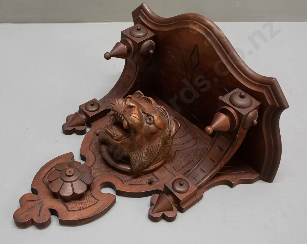 Victorian carved walnut and oak wall bracket with lion's head and flower, shaped top and brackets, drop finials - has Image 1++