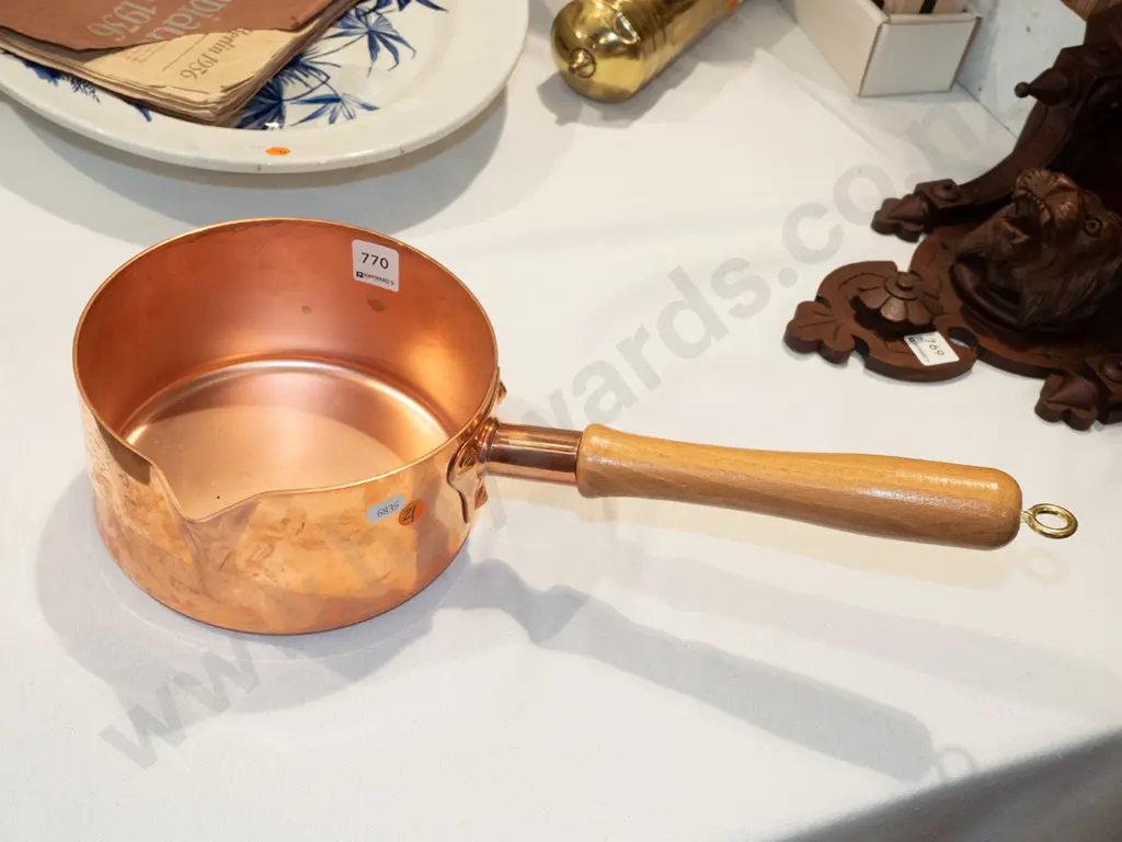 French pure copper pot with wooden handle. L-430 Image 1++