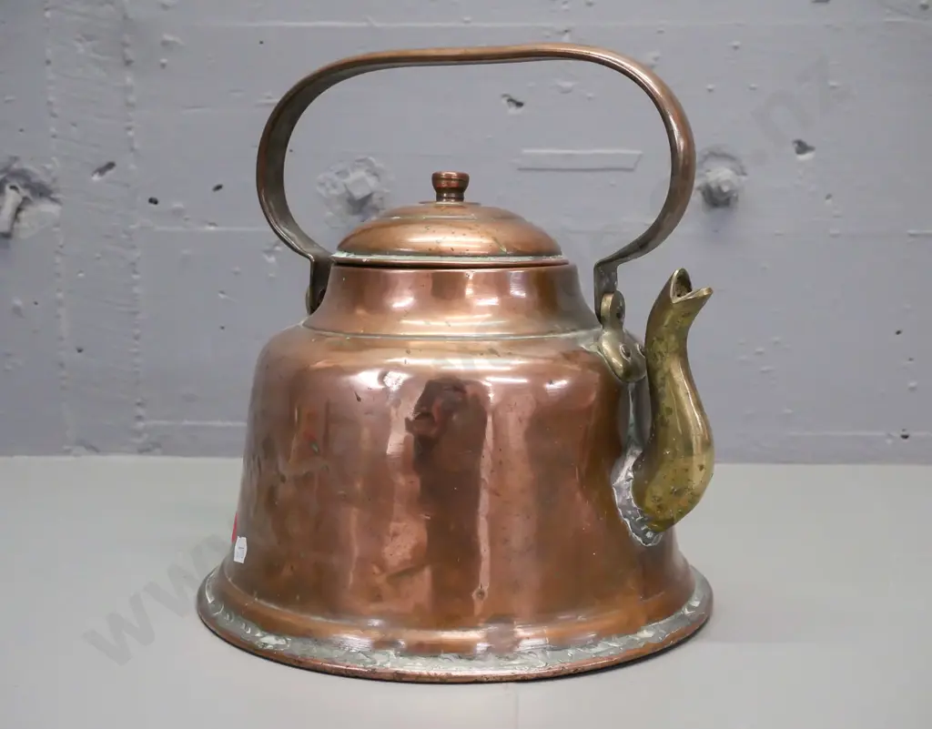 Turkish copper-plated bell-shaped kettle, brass spout and fittings to handle, copper lid and handle. Some dinting & Image 1++