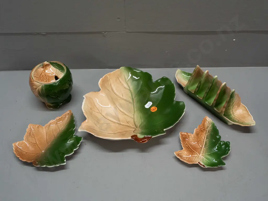 Royal Winton leaf motif items - lidded pot, large and 2 small dishes, toast rack - toast rack has small glaze fault. Image 1++