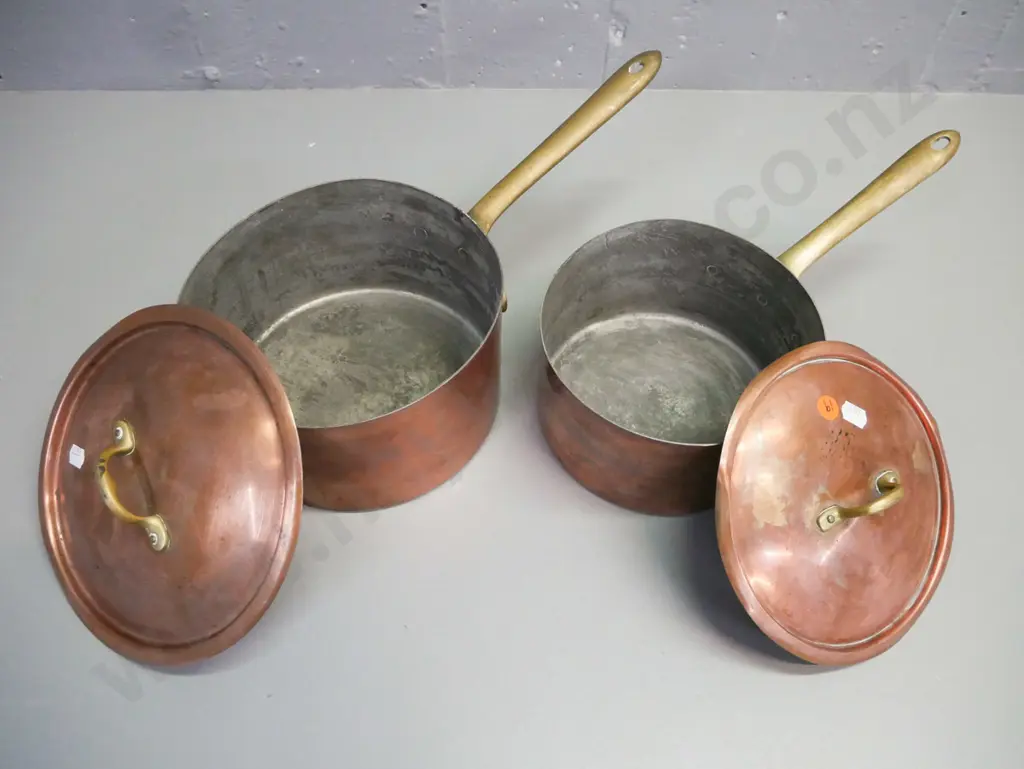 2x Italian copper pots, white-metal interior. Well-used: dings, scratches etc. Largest L-370 Image 1++