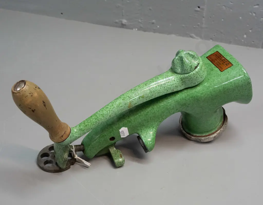 vintage heavy green speckled enamel Harper No. 1000 bench-mount grinder with timber handle, spare plate. H-250 W-150 Image 1++