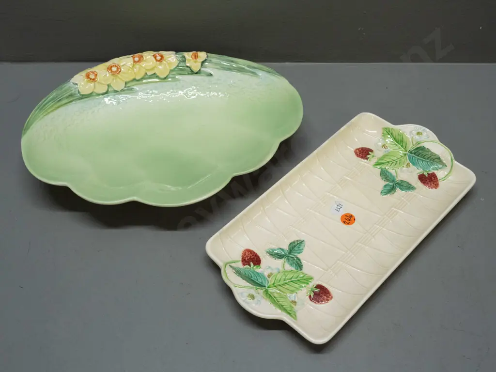 2 pieces of Beswick - sandwich tray with fruit pattern L-280 and a foliate and floral dish L-280 Image 1++