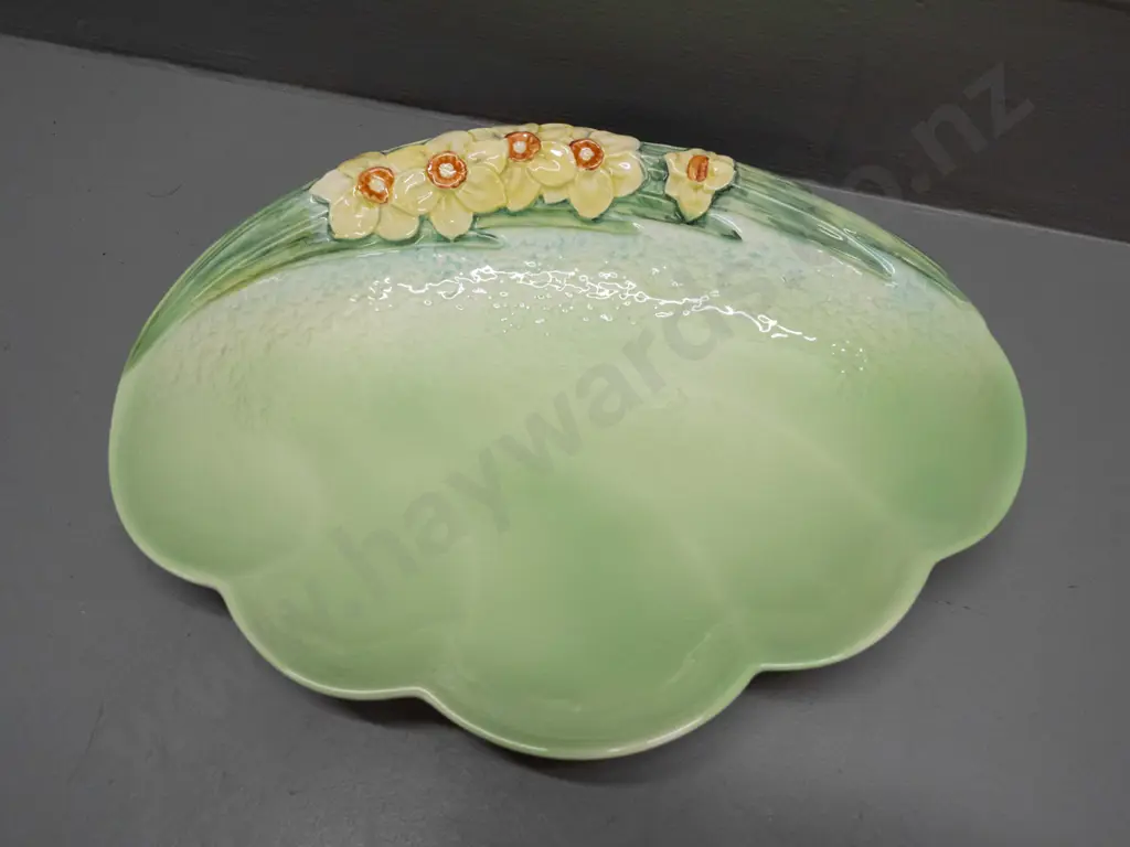 2 pieces of Beswick - sandwich tray with fruit pattern L-280 and a foliate and floral dish L-280 Image 1++