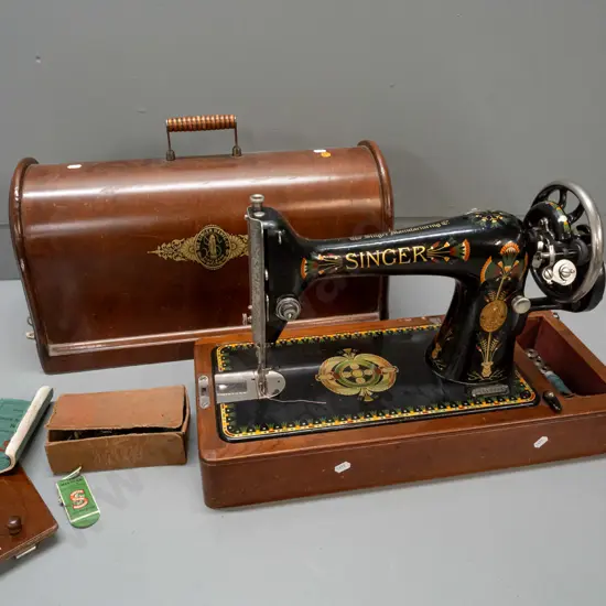 vintage Singer tabletop manual hand crank sewing machine with walnut case w/lockable lid, storage compartment with spare