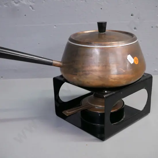 copper fondue set: pot & lid w/ white metal interior & burner, light signs of wear. Combined height 220mm