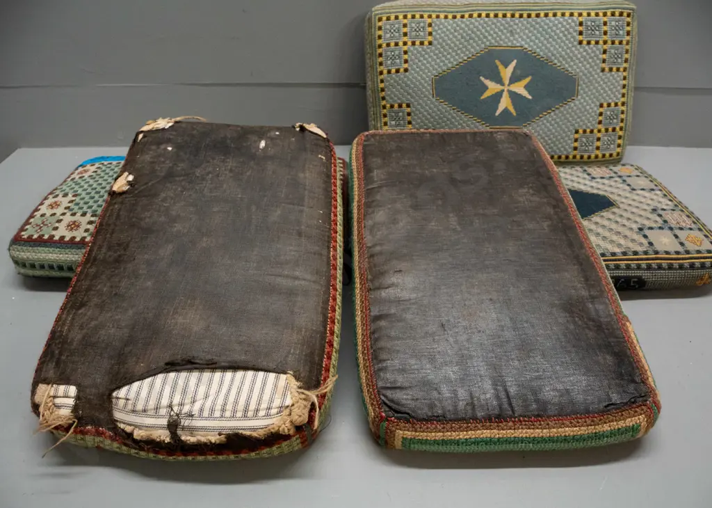 5 ecclesiastical kneeling pads with knitted covers, each dated 1965 with different initials - some wear and minor Image 1++