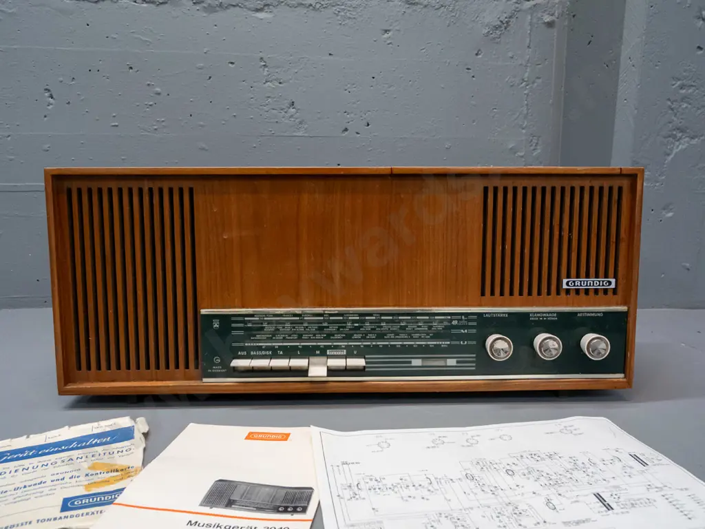mid-1960s vintage Grundig Musikgerät 3040 M multi-band radio, with manual - lift-up lid may have had optional connectors Image 1++