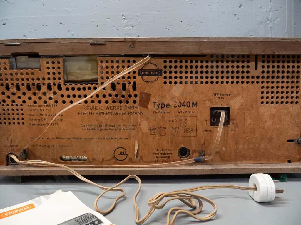 mid-1960s vintage Grundig Musikgerät 3040 M multi-band radio, with manual - lift-up lid may have had optional connectors Image 1++