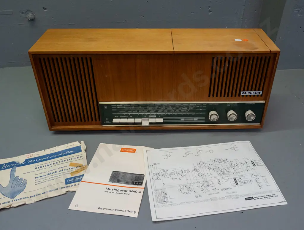 mid-1960s vintage Grundig Musikgerät 3040 M multi-band radio, with manual - lift-up lid may have had optional connectors Image 1++