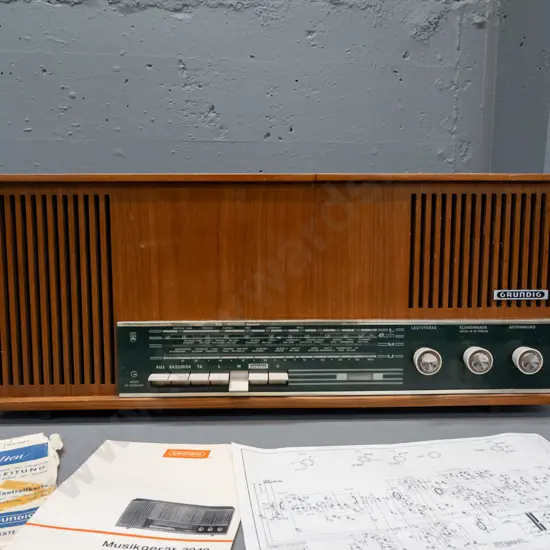 mid-1960s vintage Grundig Musikgerät 3040 M multi-band radio, with manual - lift-up lid may have had optional connectors