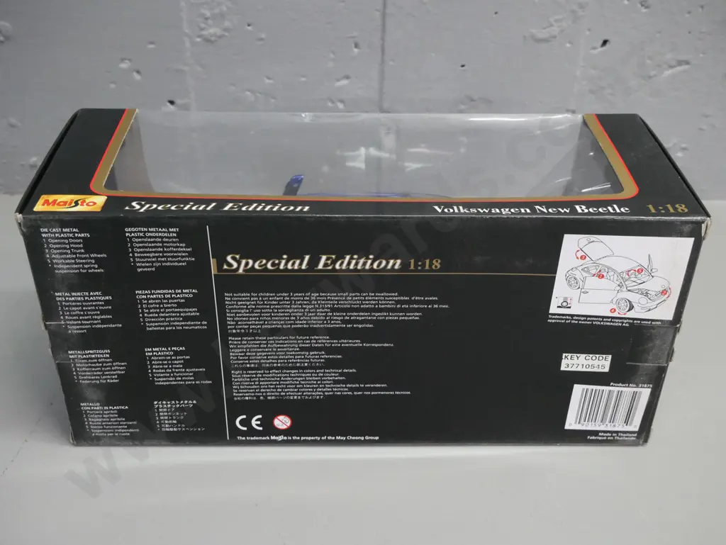 Maisto Special Edition 1:18 scale die-cast model Volkswagen New Beetle in original box Image 1++