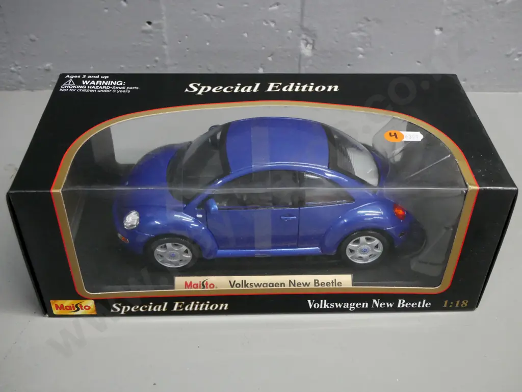 Maisto Special Edition 1:18 scale die-cast model Volkswagen New Beetle in original box Image 1++
