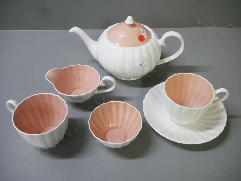 Susie Cooper coral & white shell motif tea for two (missing 1x saucer). Teapot H-220 W-225 Image 1++