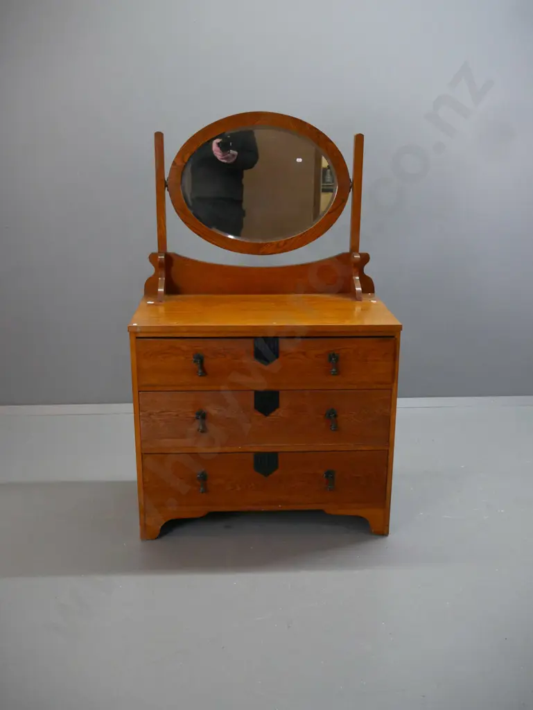 oak Art Deco-style dresser w/ oval bevel-edged mirror above 3 long drawers w/ metal drop handles, fluted ebonised Image 1++