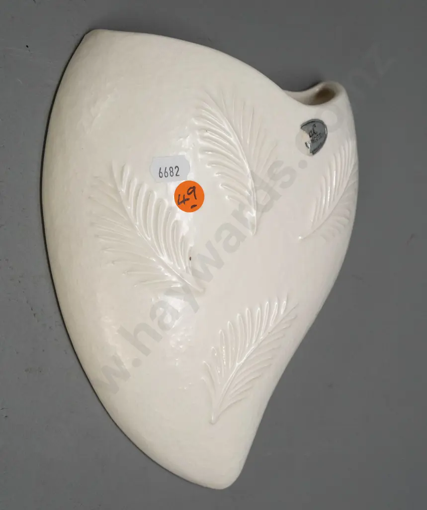 vintage Sylvac wall pocket vase - small chip to one raised leaf / feather H-200 W-170 Image 1++