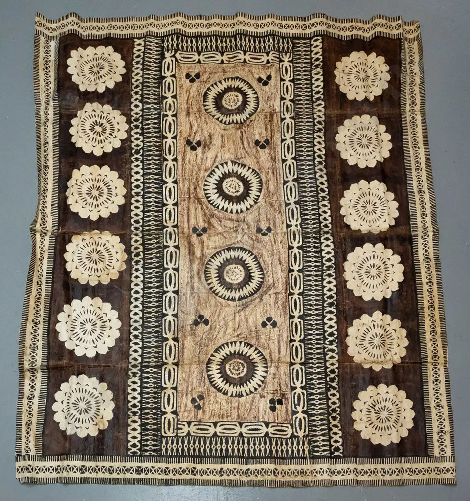 large tapa cloth - some creasing from storage L-1940 W-1530 Image 1++