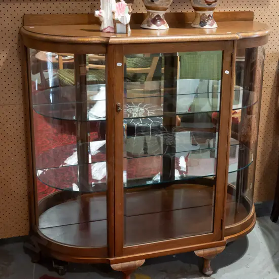 vintage oak break-front display cabinet with bevelled edge glass in door, curved glass side panels, 2 glass shelves,