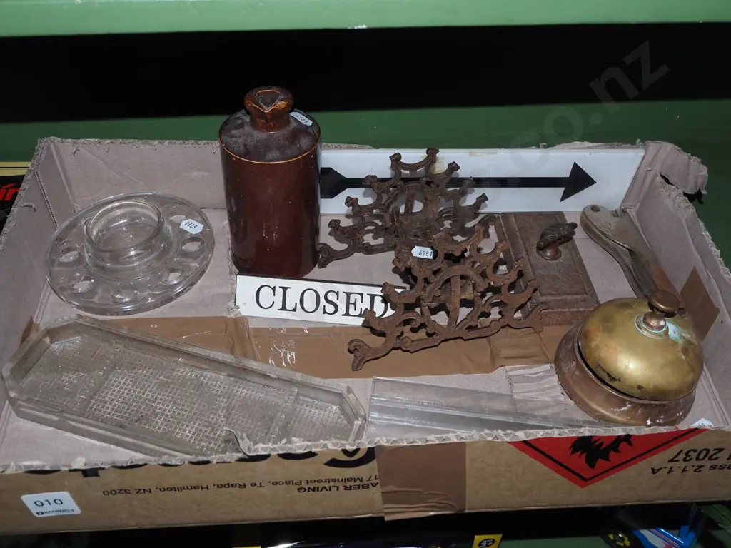 box; reception bell, ink bottle, closed sign etc Image 1++