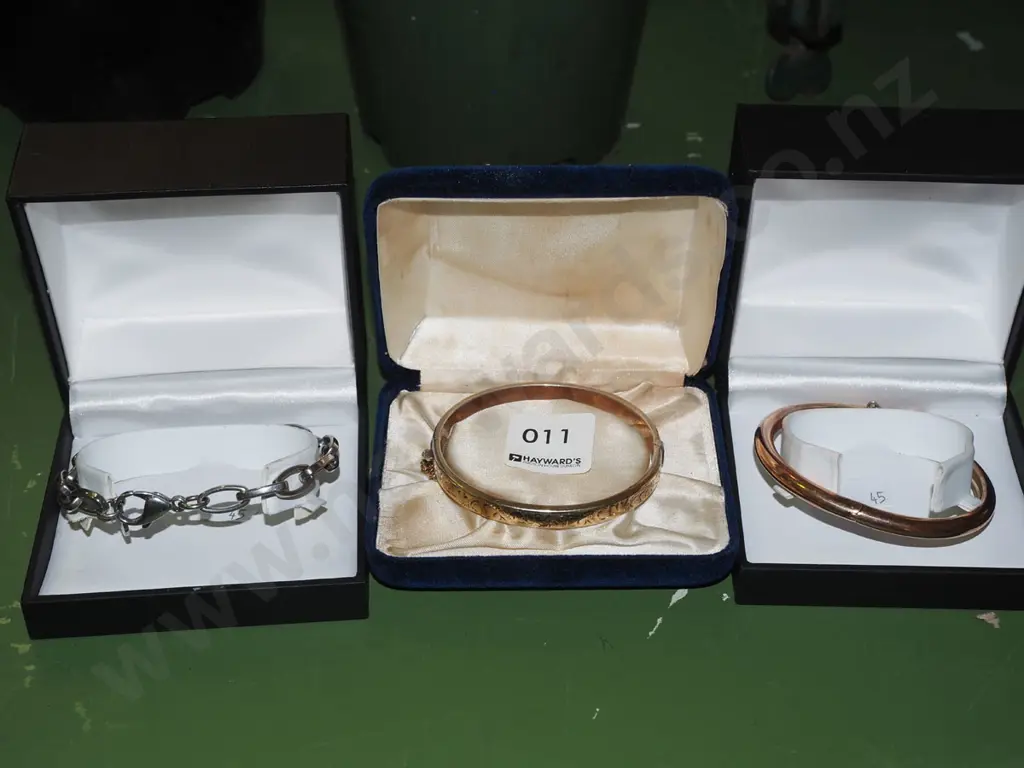 2 cased bangles and a cased bracelet Image 1++