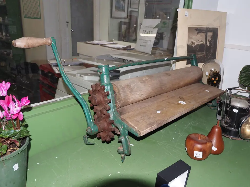 vintage wooden wringer Image 1++