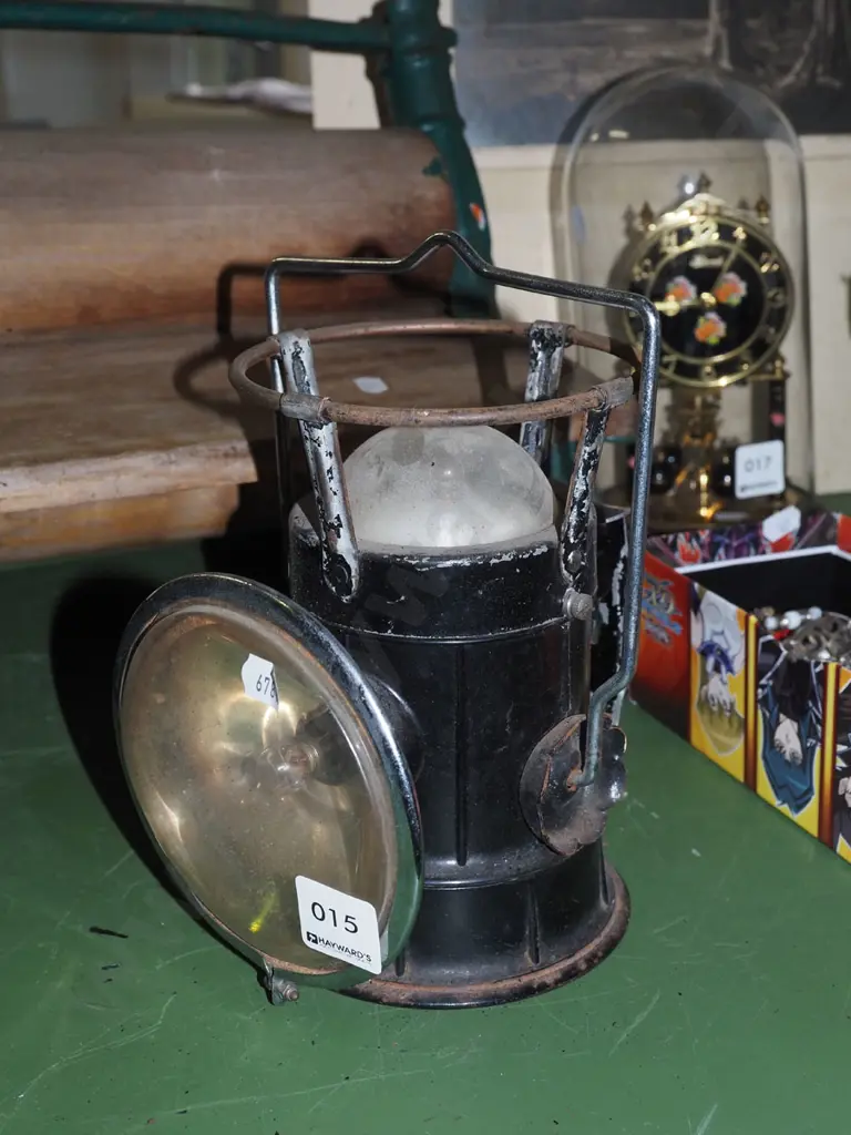vintage battery powered lantern Image 1++