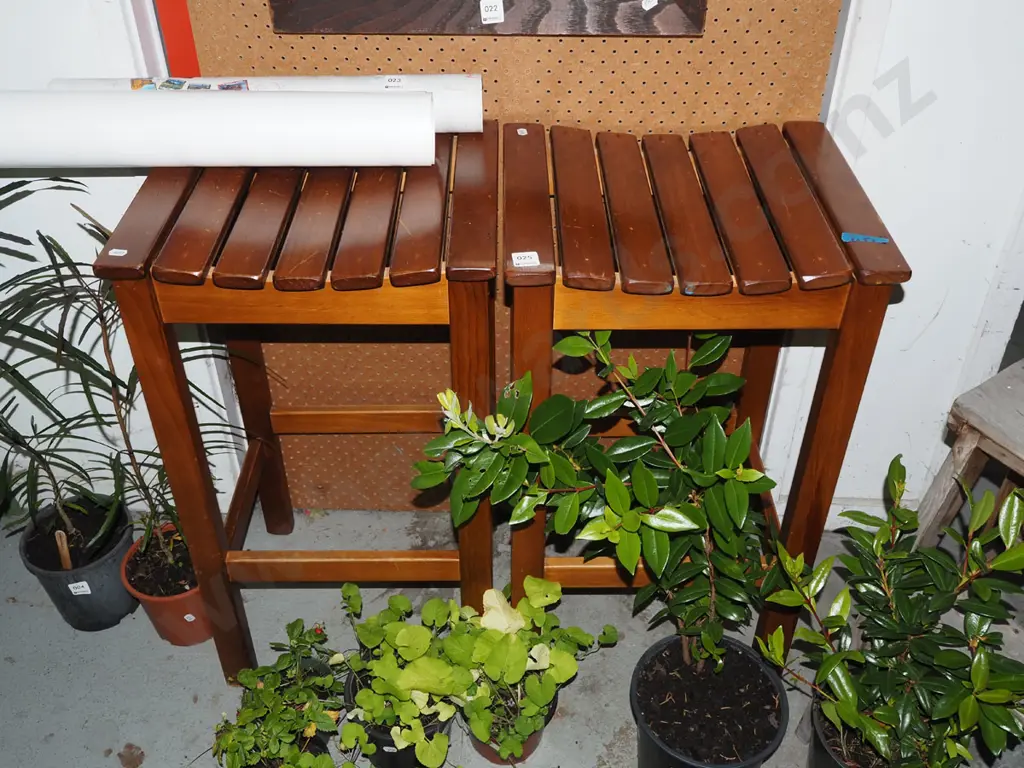 2x wooden stools Image 1++